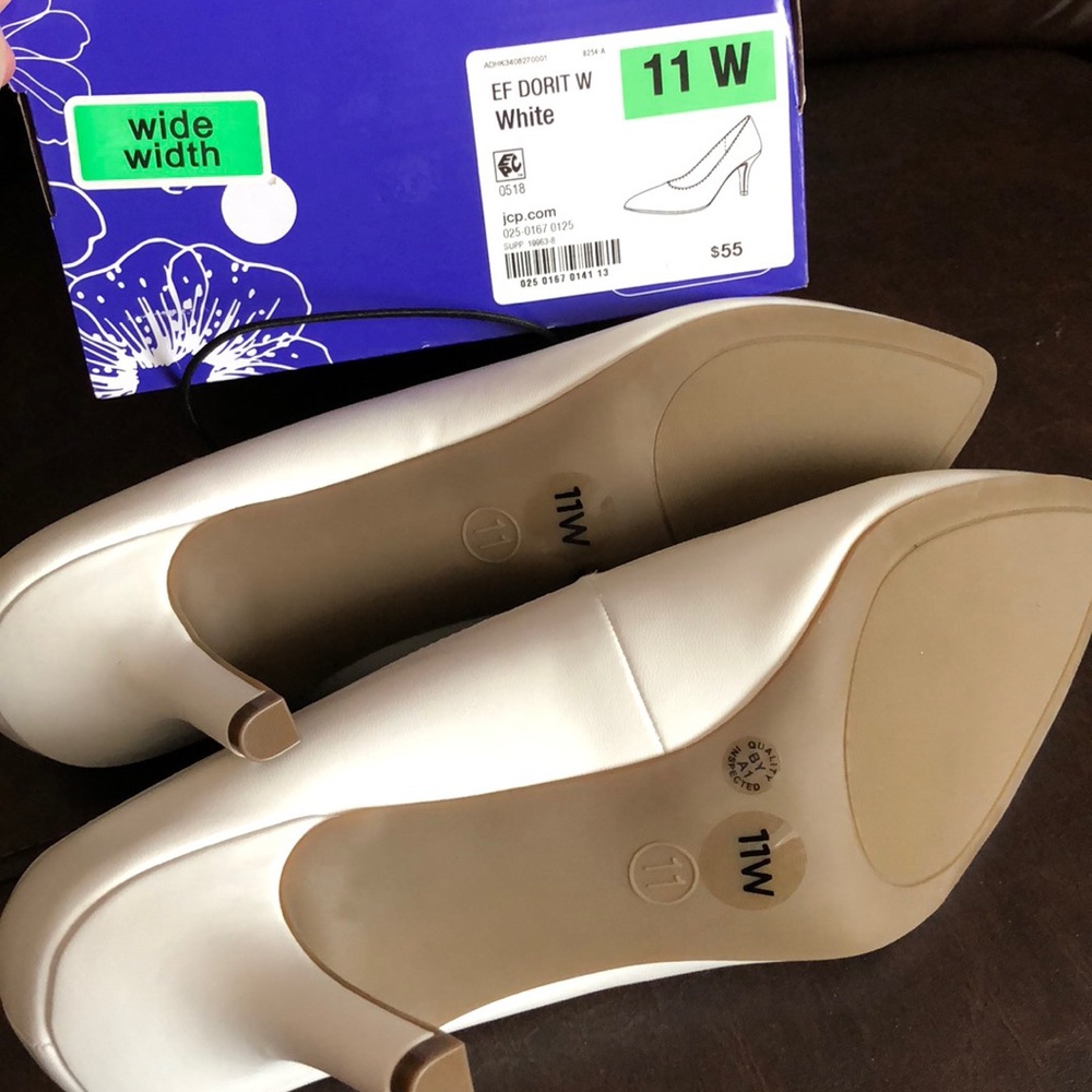 East 5th Women's  Dorit Heels White New - Picture 7 of 8